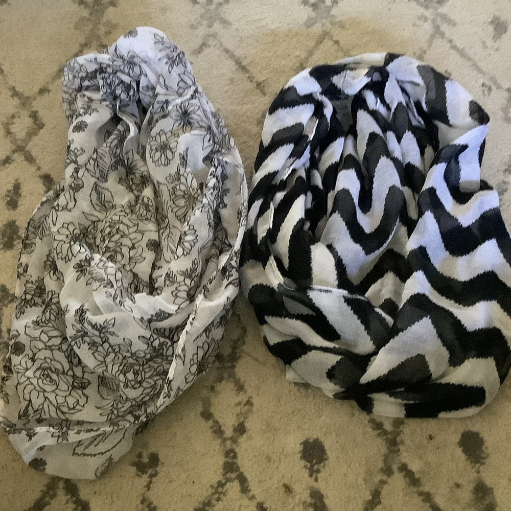 Black and White Patterned Scarves Set
